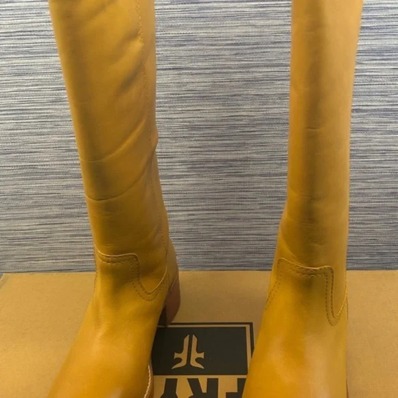 Frye Boot “Camryn”  in color Banana size 9.5 NWT in box - Picture 4 of 7